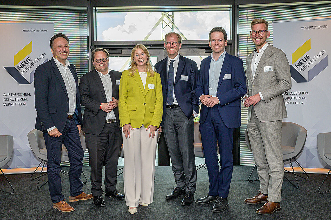 Podiumsteilnehmer:innen der "Neue Perspektiven – Veranstaltung zum Thema Bürokratieabbau und Digitalisierung"