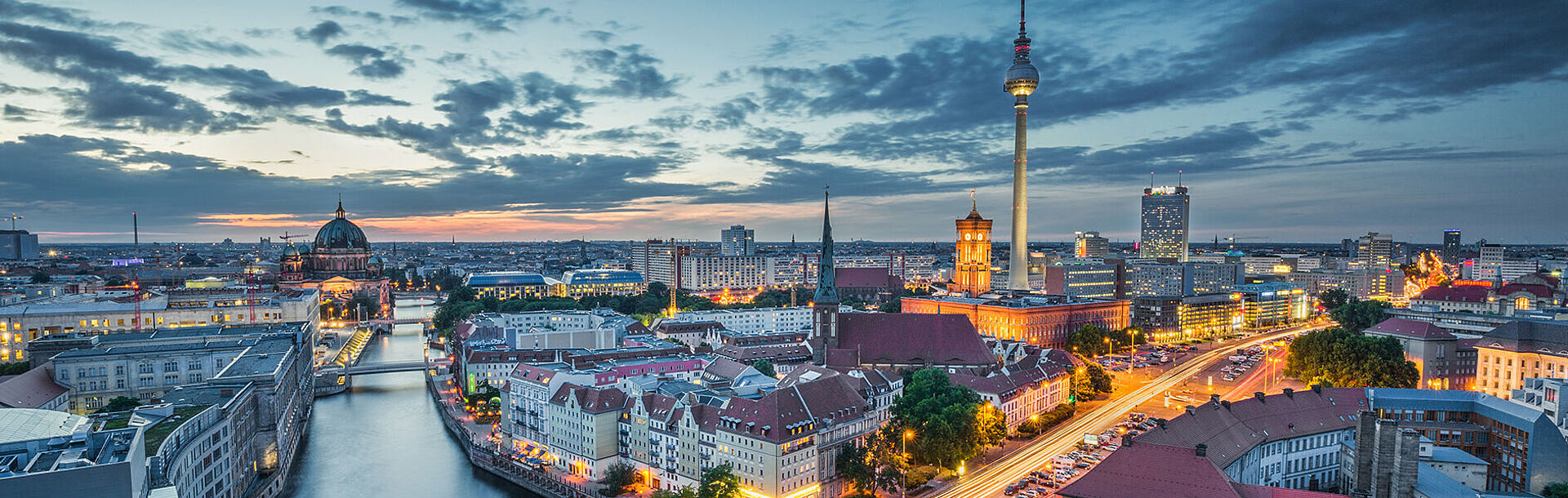 Berlin Skyline bei Nacht