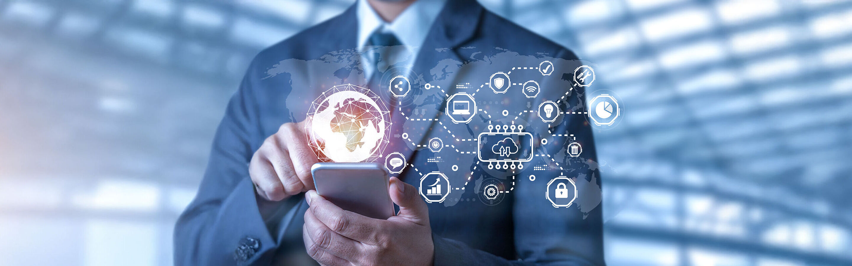 Geschäftsmann mit Handy sowie Icons, die Digitalisierung symbolisieren